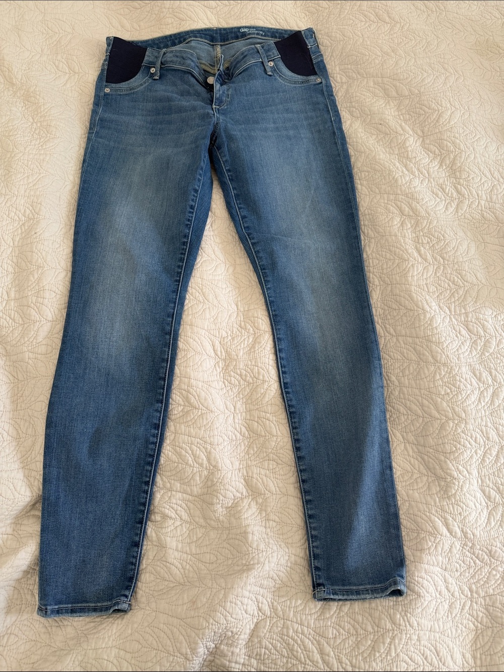 GAP Women's Slim Stretch Jeans in Medium Blue